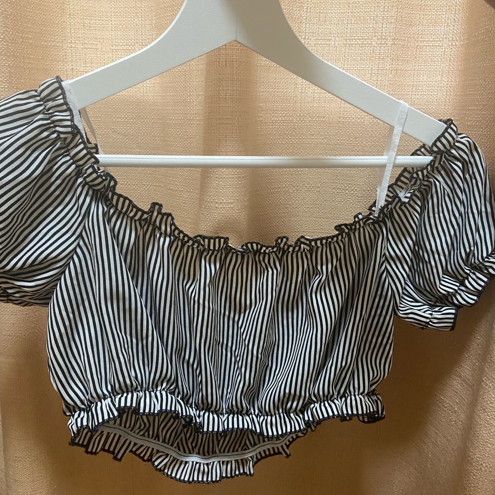 Black and White Stripped Crop Top